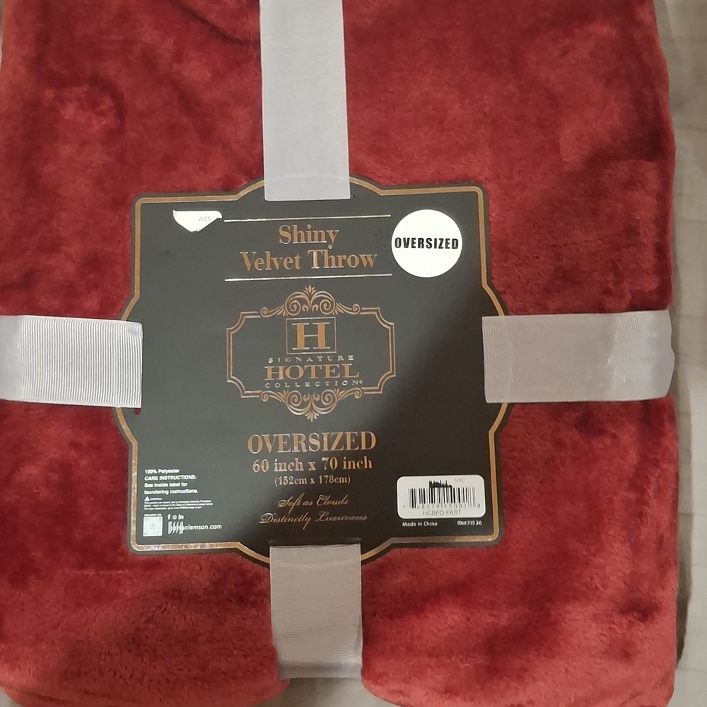 Velvet Throw - Red